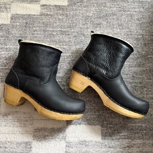 No. 6 Black Leather Mules with Tan Wooden Sole